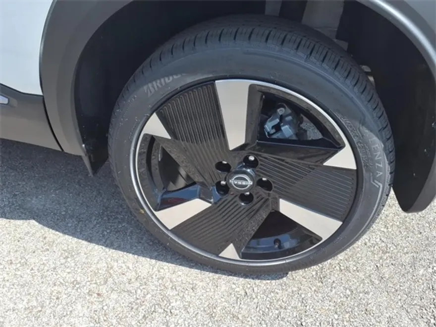 2025 Nissan Kicks SR photo 1