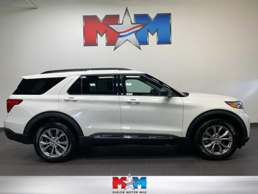 2022 Ford Explorer XLT photo 1