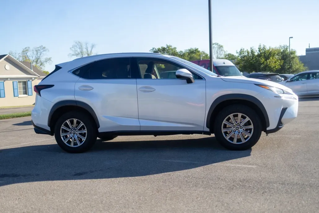 2019 Lexus NX 300 Luxury photo 1