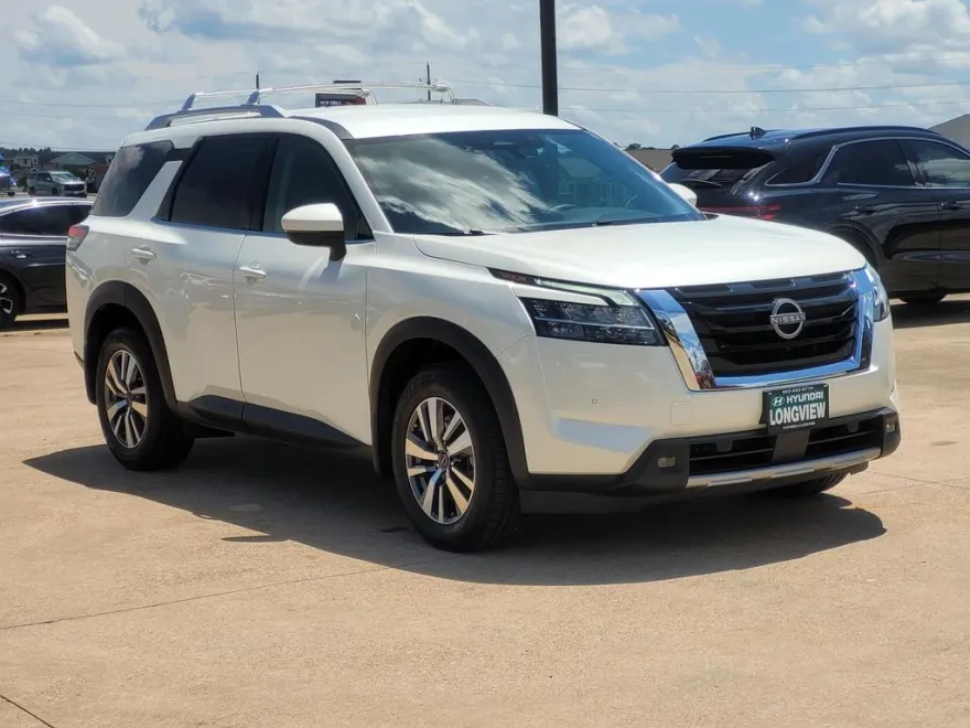 2023 Nissan Pathfinder SL photo 1