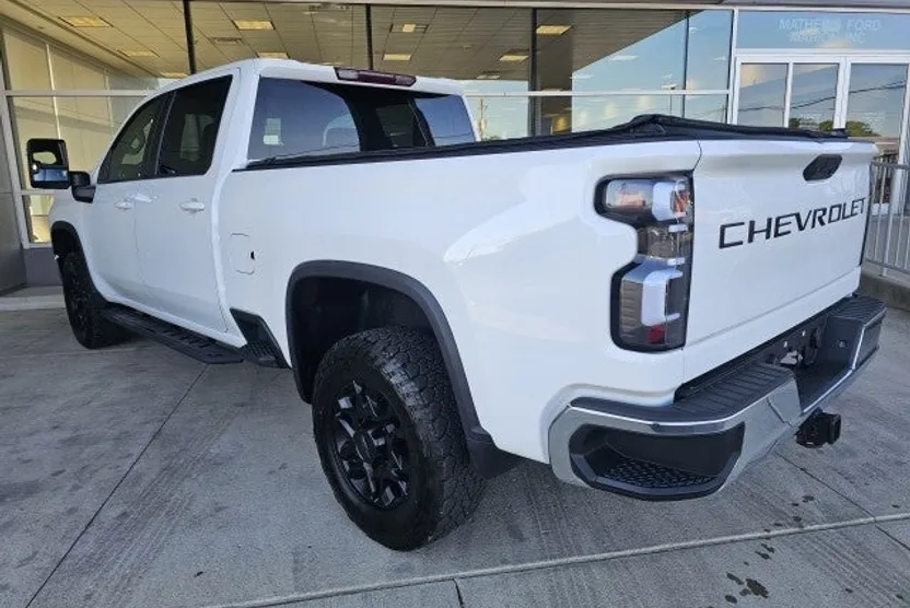 2021 Chevrolet Silverado 2500HD LT photo 1