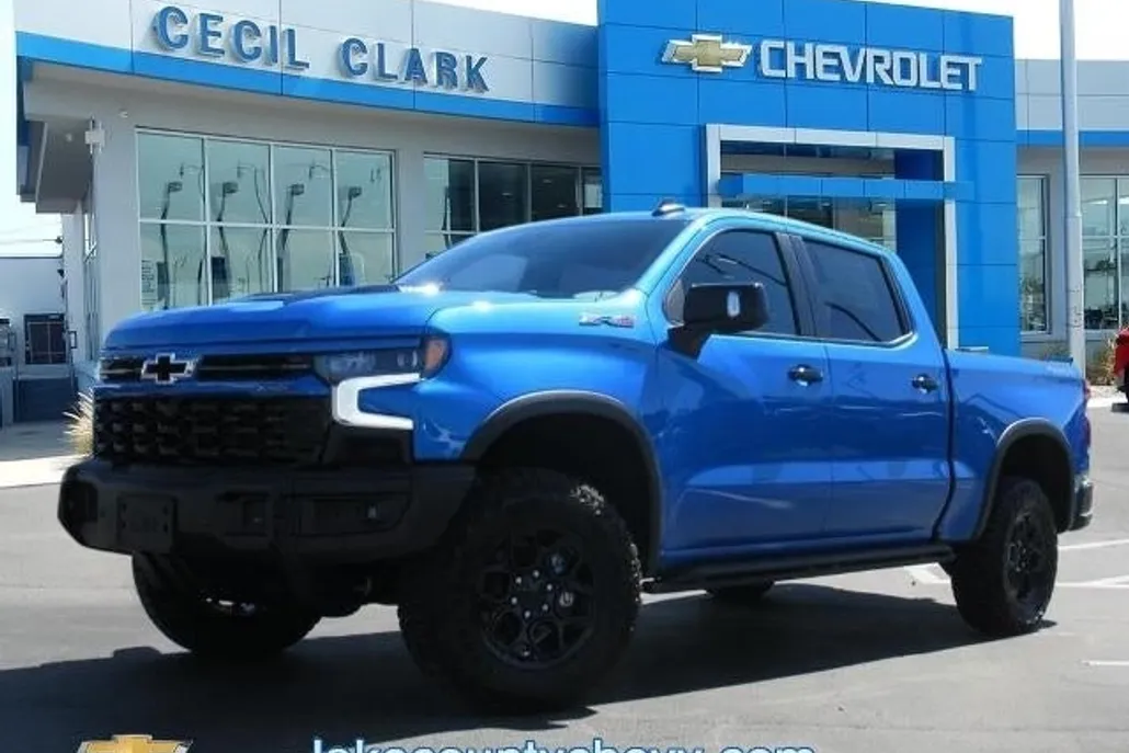2025 Chevrolet Silverado 1500 ZR2 photo 1