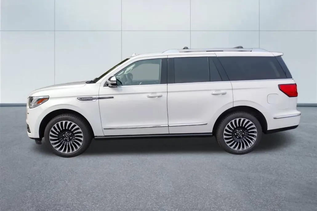 2021 Lincoln Navigator Black Label photo 1