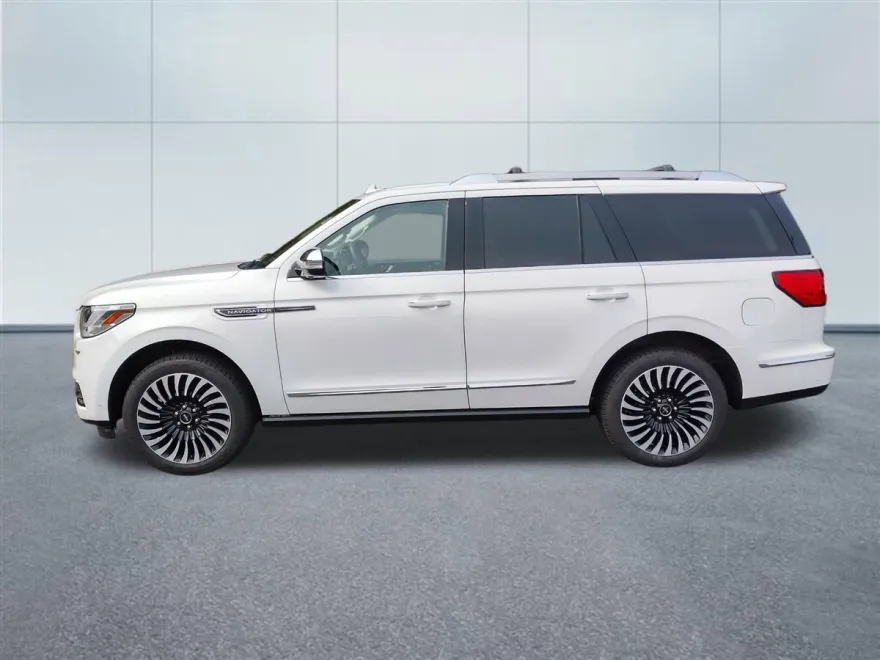 2021 Lincoln Navigator Black Label photo 1