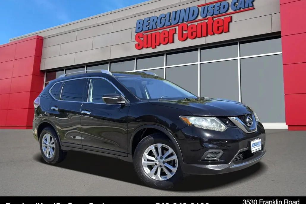 2015 Nissan Rogue SV photo 1
