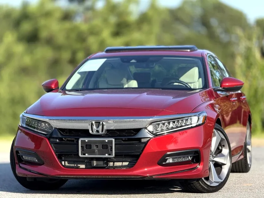 2018 Honda Accord Touring photo 1