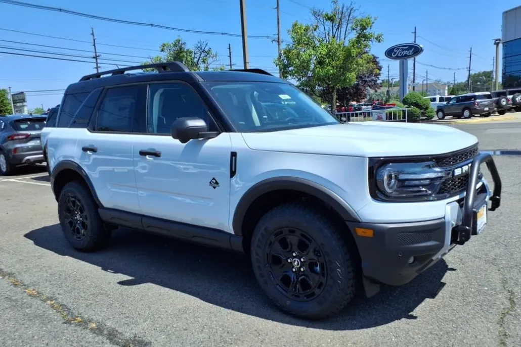 2025 Ford Bronco Sport Outer Banks photo 1