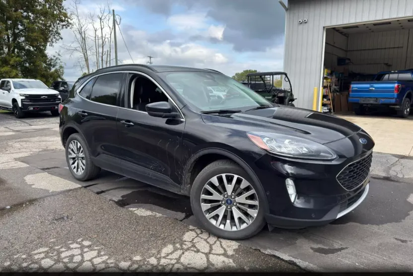 2021 Ford Escape Titanium photo 1