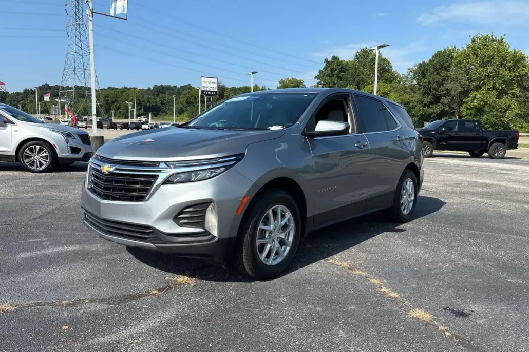 2023 Chevrolet Equinox LT photo 1