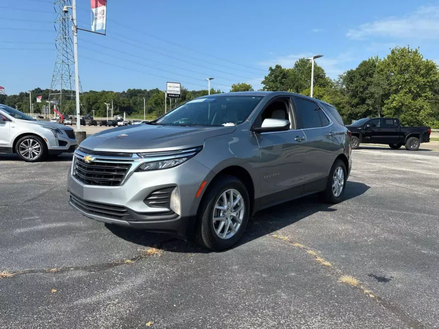 2023 Chevrolet Equinox LT photo 1