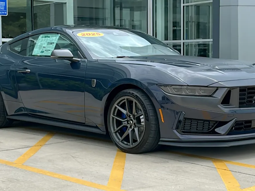 2025 Ford Mustang Dark Horse Premium photo 1