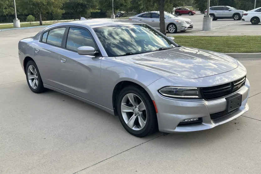 2015 Dodge Charger SXT photo 1