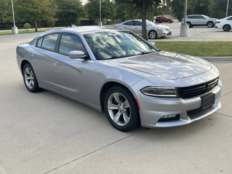 2015 Dodge Charger SXT photo 1