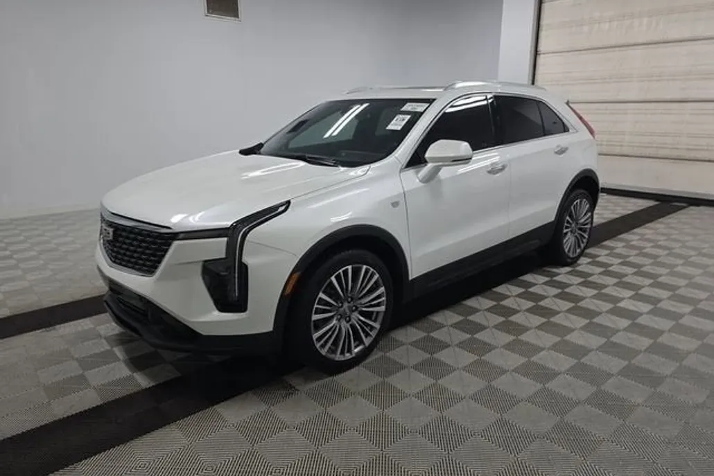 2024 Cadillac XT4 Premium Luxury photo 1