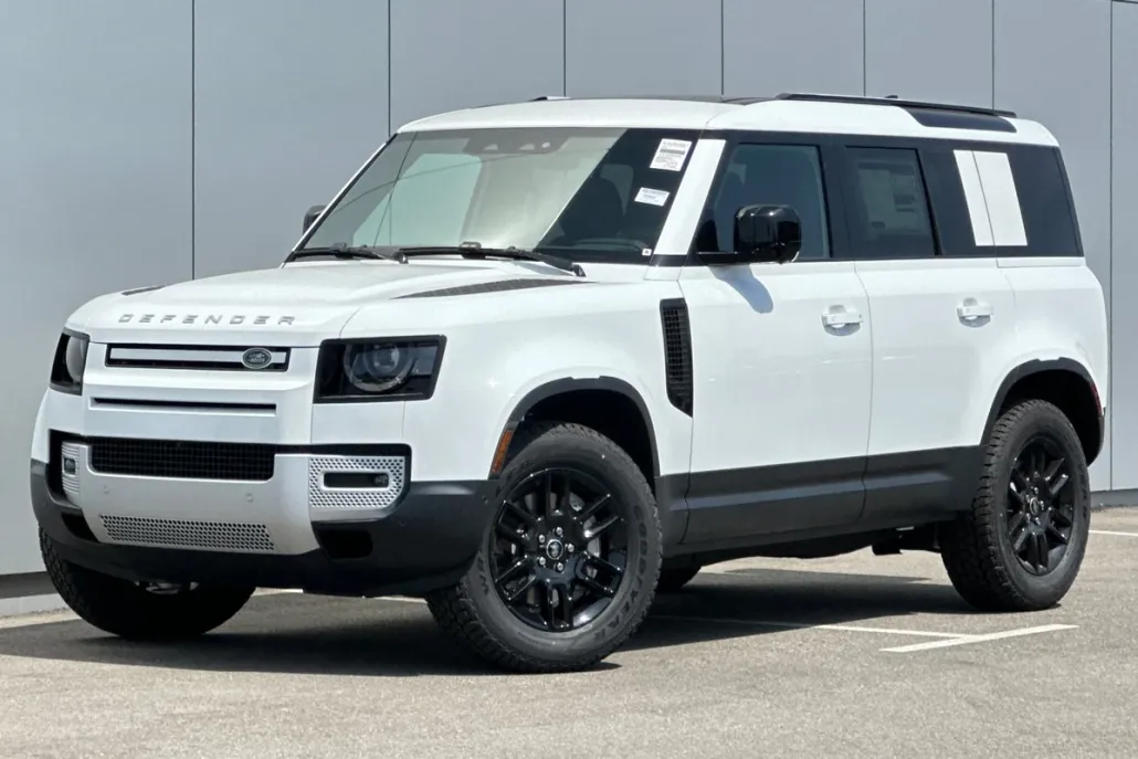 2025 Land Rover Defender 110 S photo 1