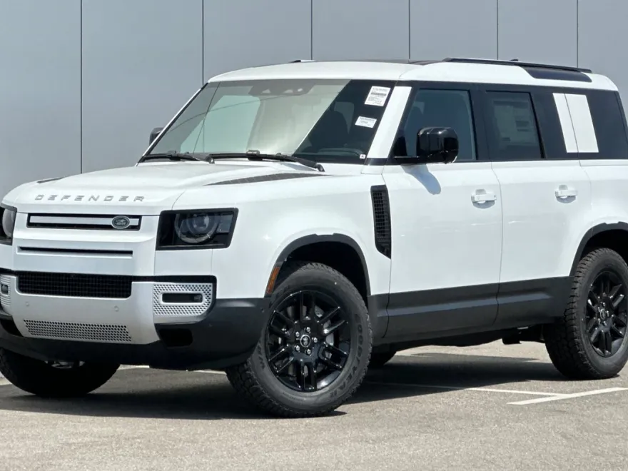 2025 Land Rover Defender 110 S photo 1