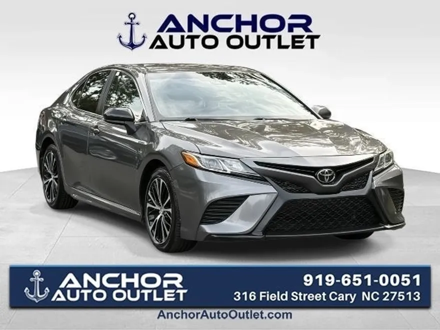 2018 Toyota Camry SE photo 1