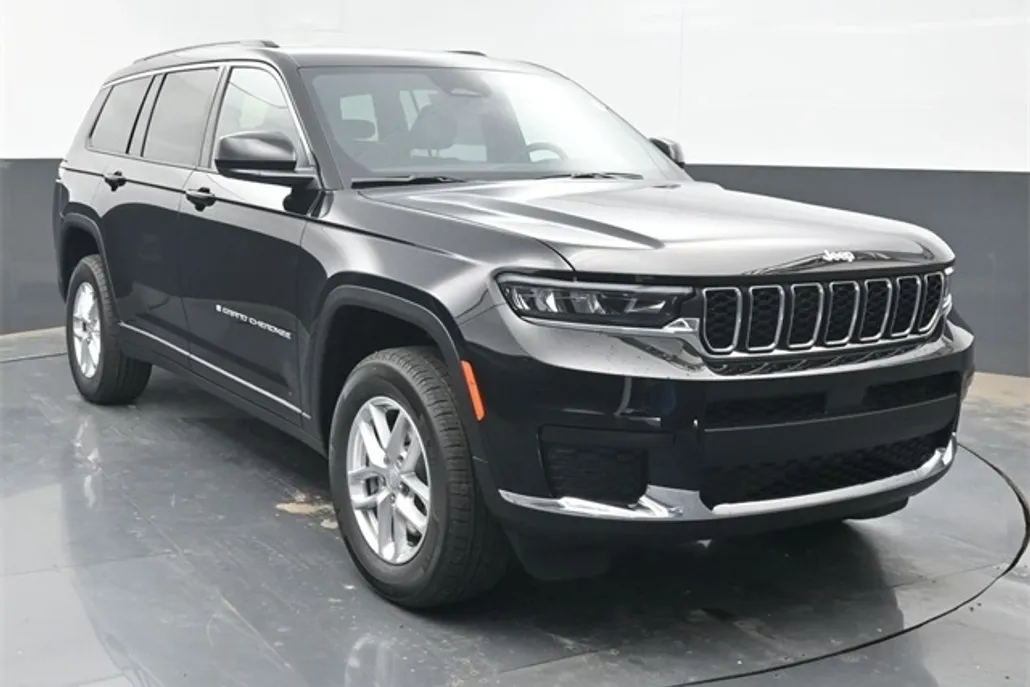 2025 Jeep Grand Cherokee Laredo photo 1