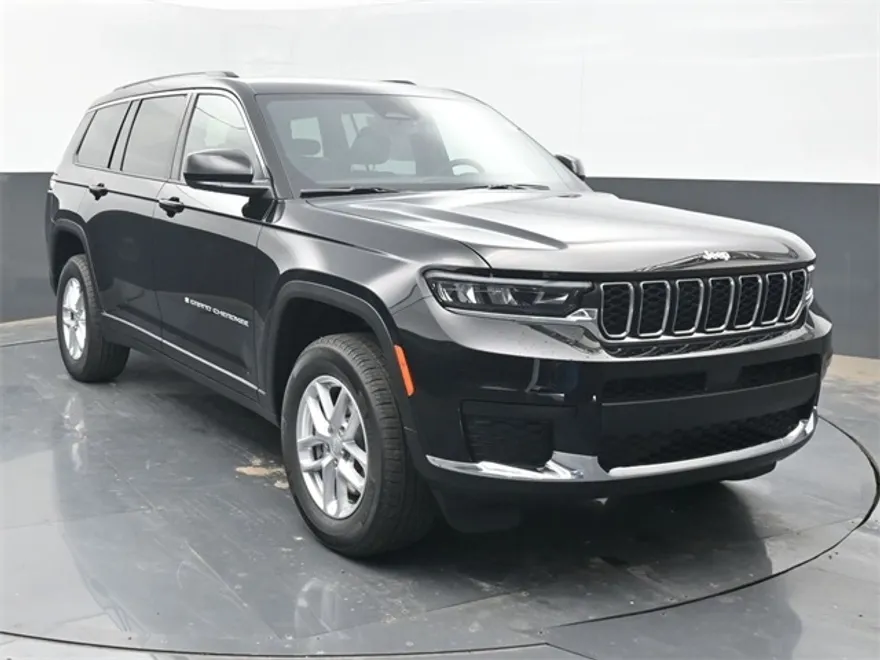 2025 Jeep Grand Cherokee Laredo photo 1