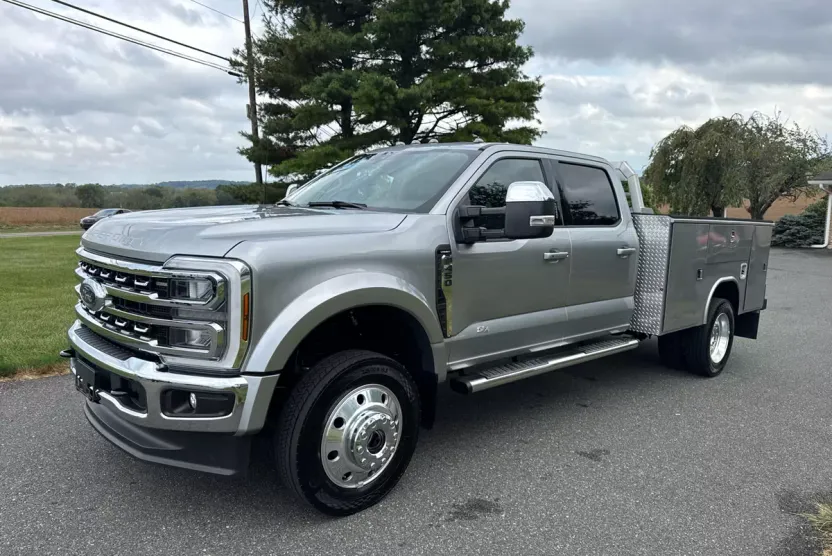 2024 Ford F-450 Lariat photo 1