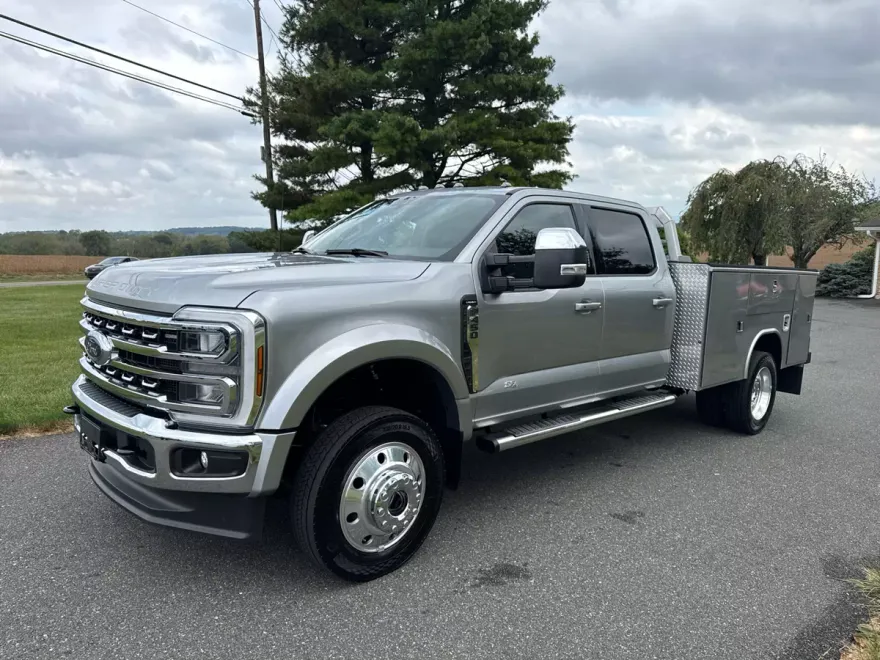 2024 Ford F-450 Lariat photo 1