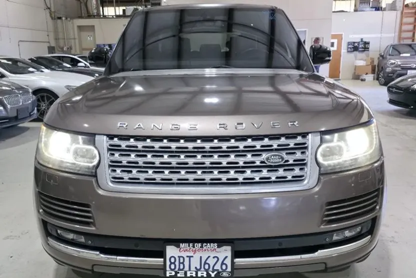 2015 Land Rover Range Rover HSE photo 1