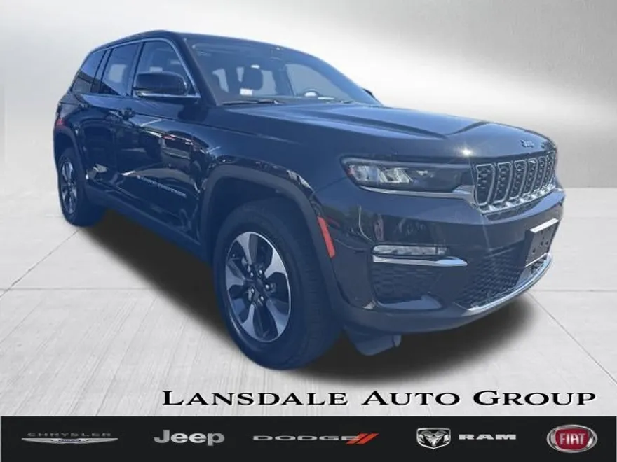 2023 Jeep Cherokee 4xe photo 1