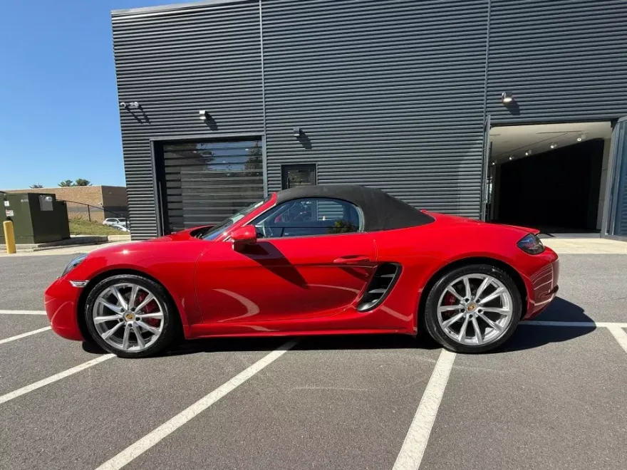 2018 Porsche Boxster S photo 2