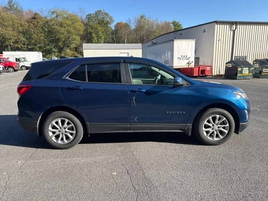 2021 Chevrolet Equinox LT photo 1