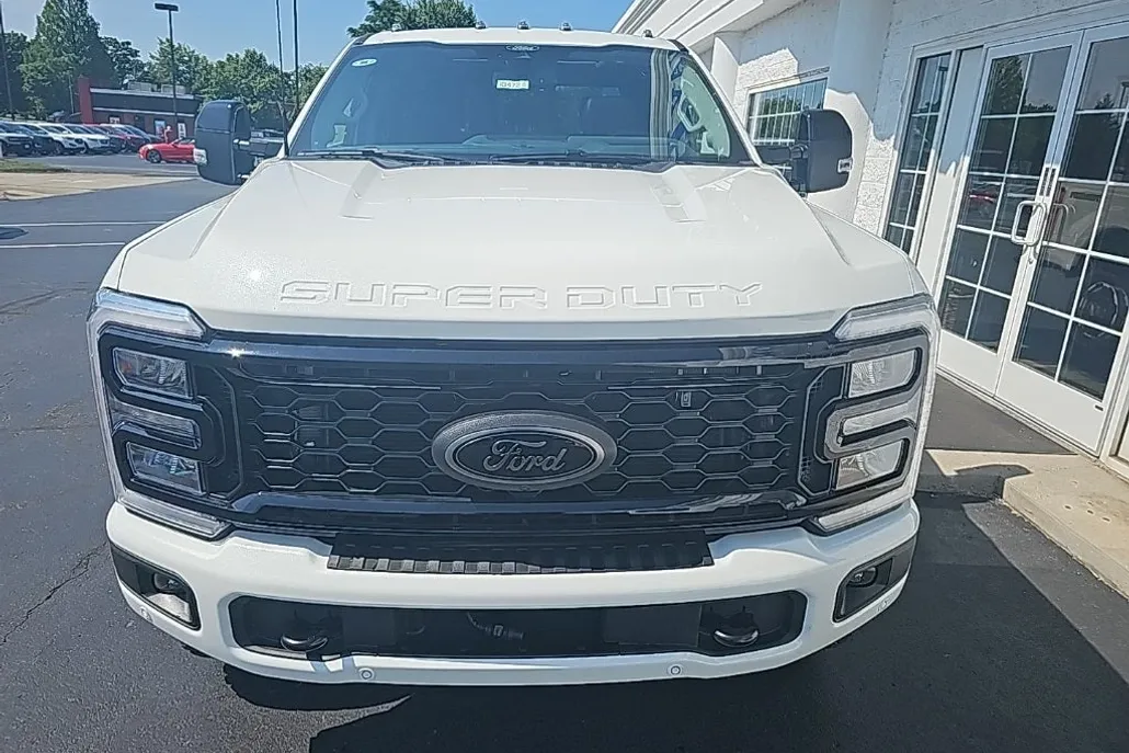2025 Ford F-250 photo 1