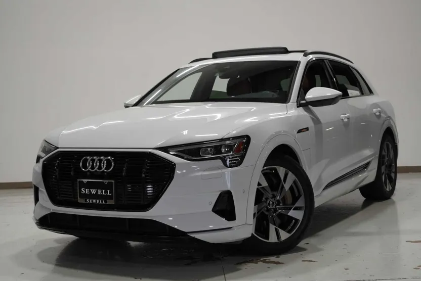 2021 Audi e-tron Premium photo 1