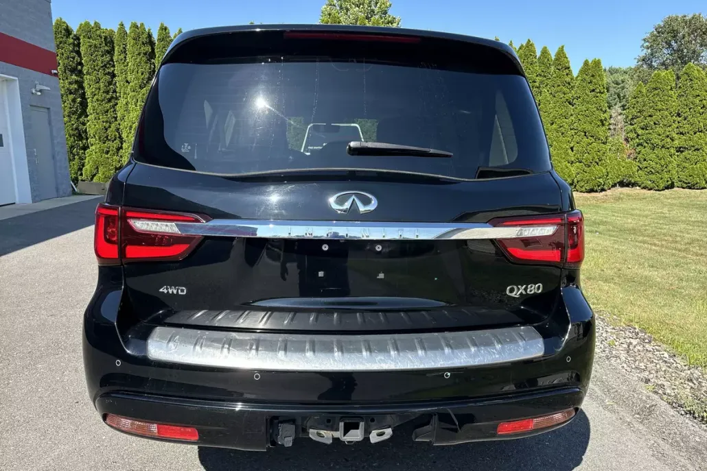 2023 Infiniti QX80 Luxe photo 1
