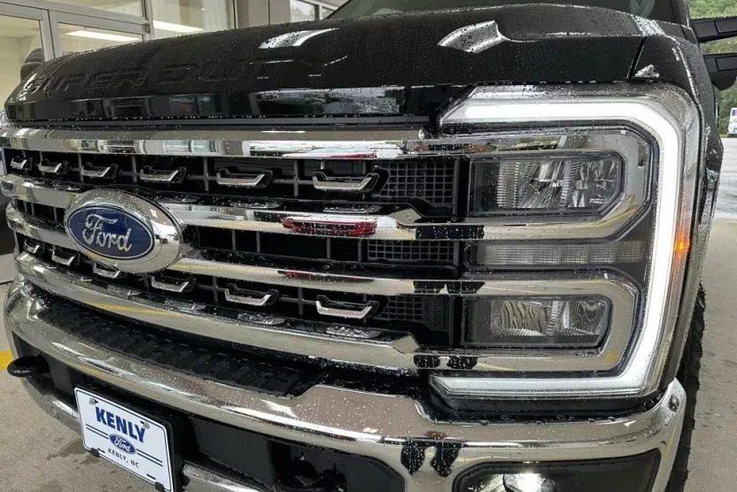2026 Ford F-250 Lariat photo 1