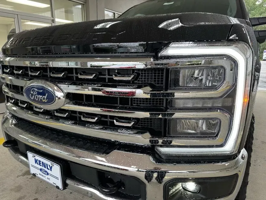 2026 Ford F-250 Lariat photo 1