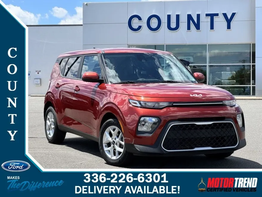 2022 Kia Soul LX photo 1
