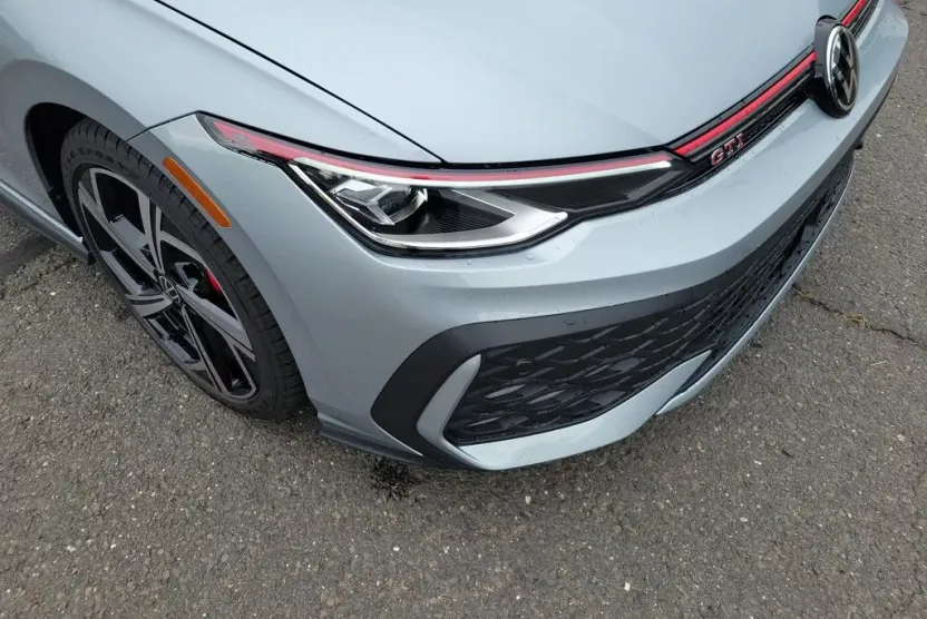 2025 Volkswagen Golf GTI SE photo 1