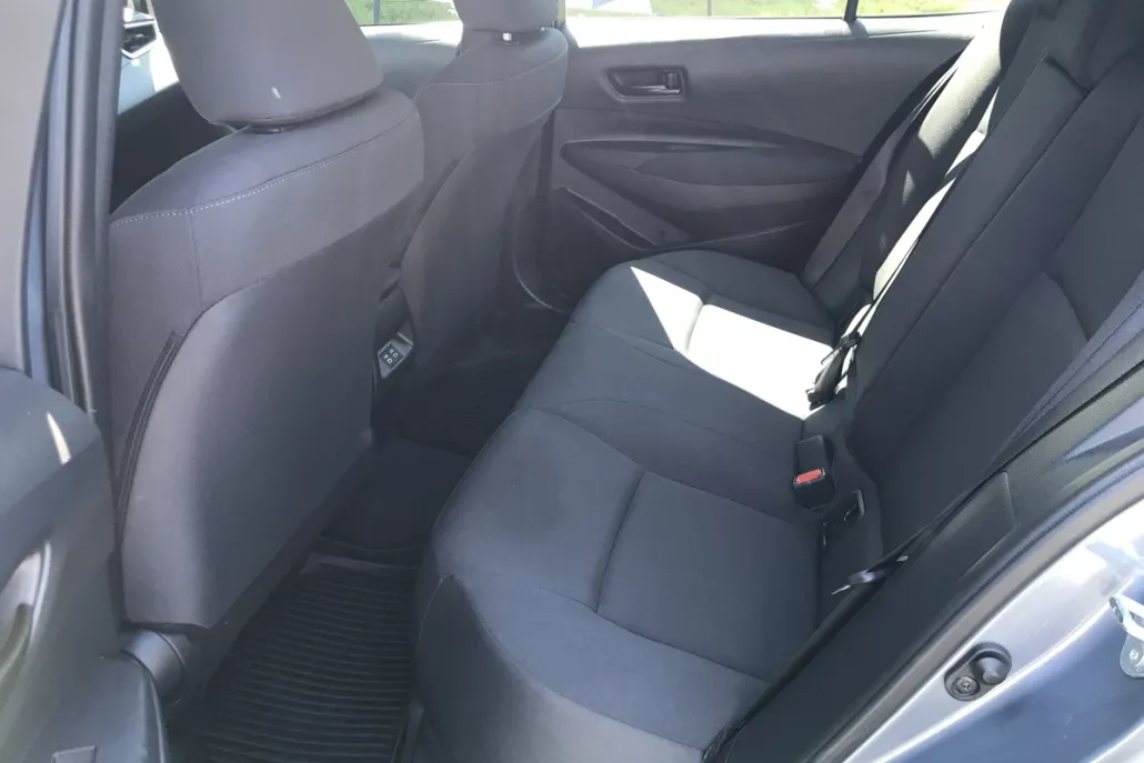 2023 Toyota Corolla LE photo 1