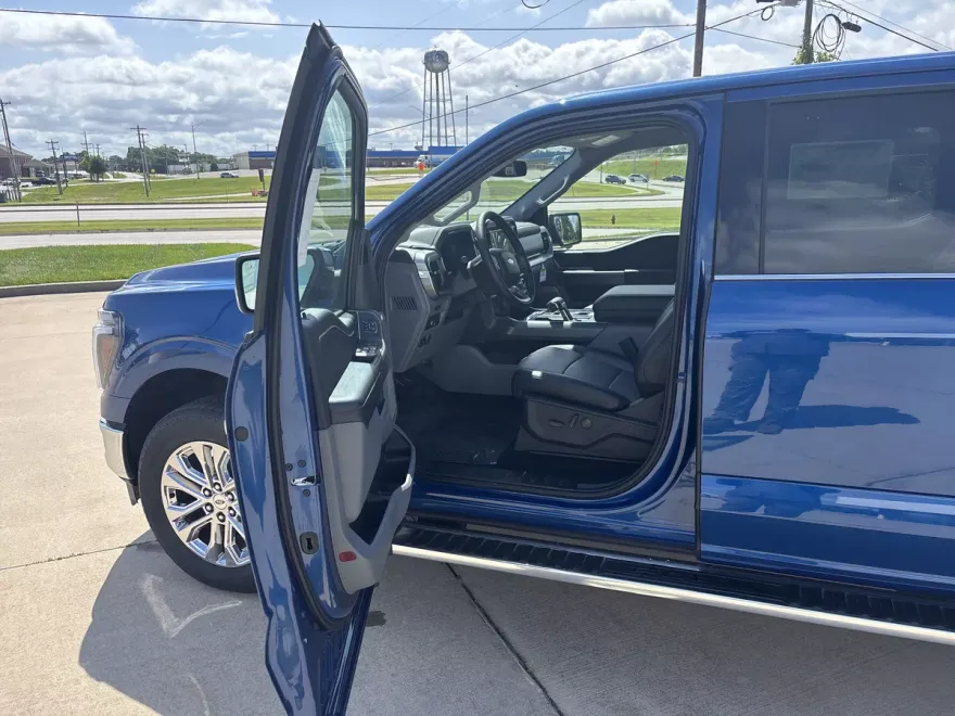 2025 Ford F-150 Lariat photo 1