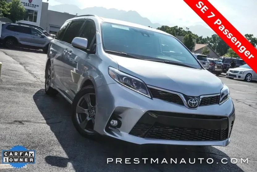 2019 Toyota Sienna SE photo 1