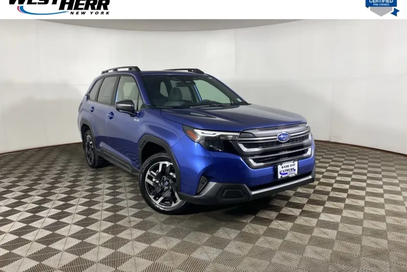 2025 Subaru Forester Premium photo 1