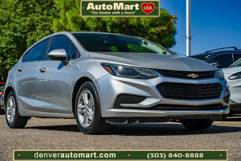 2017 Chevrolet Cruze LT photo 1