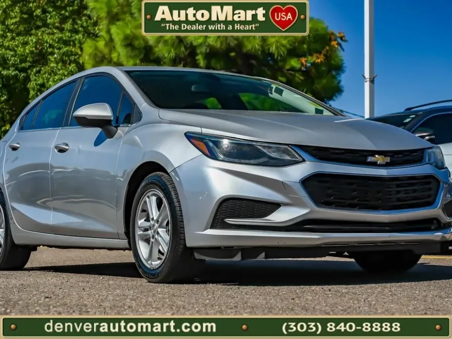 2017 Chevrolet Cruze LT photo 1