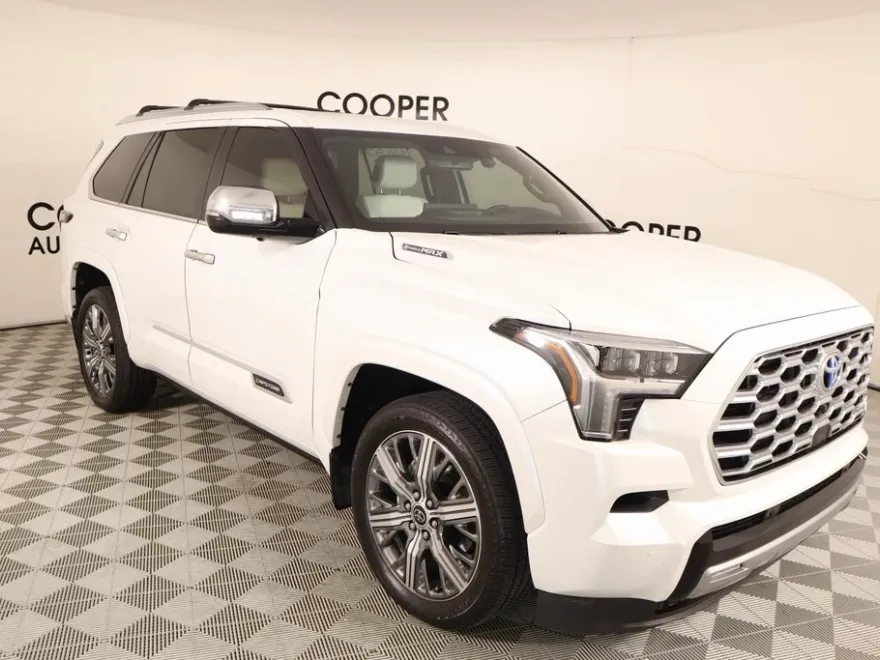 2024 Toyota Sequoia Capstone photo 1