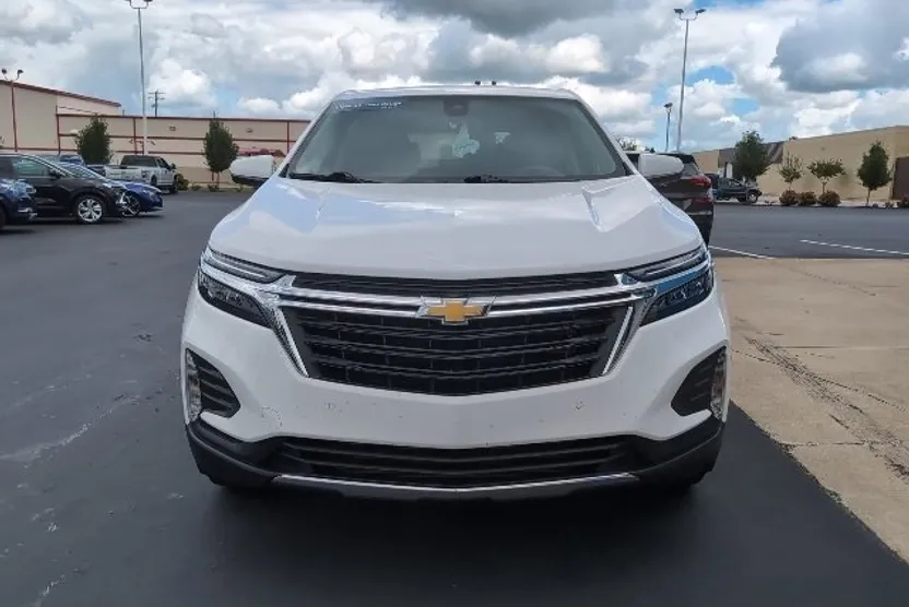 2022 Chevrolet Equinox LT photo 1