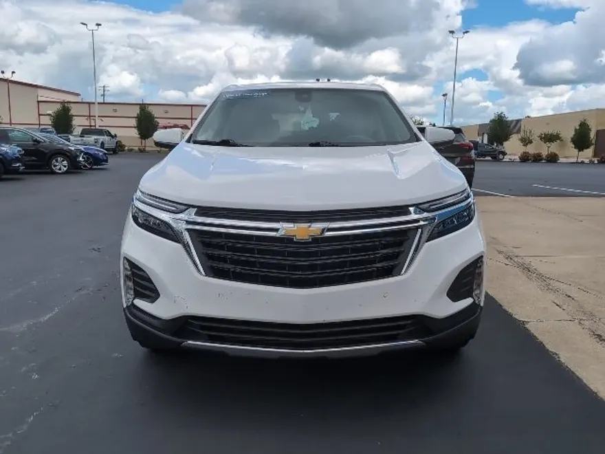 2022 Chevrolet Equinox LT photo 1