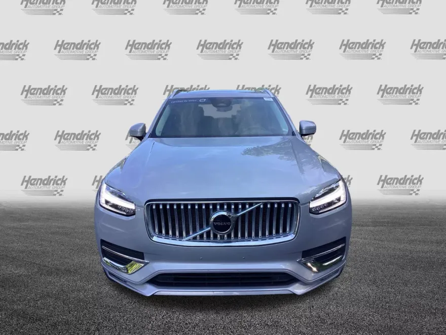 2025 Volvo XC90 Core photo 1
