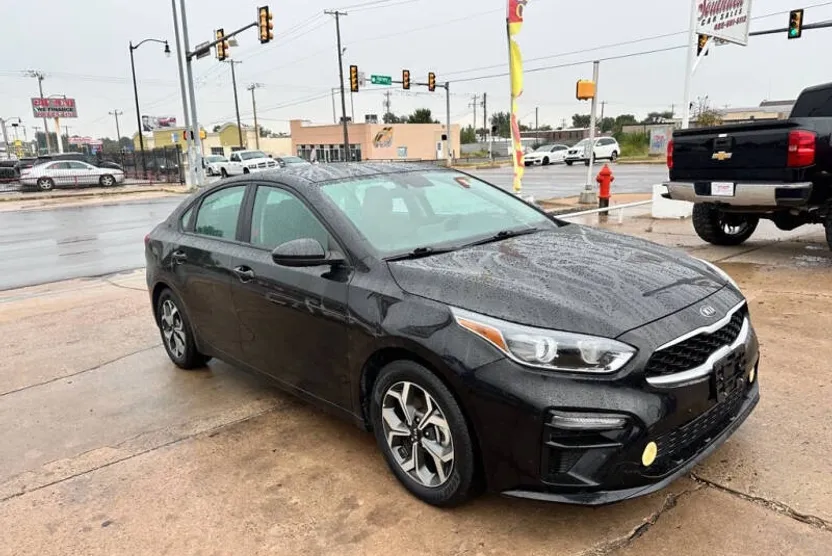 2021 Kia Forte FE LXS photo 1