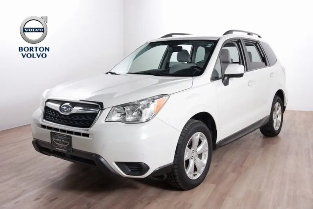 2016 Subaru Forester 2.5i Premium photo 1