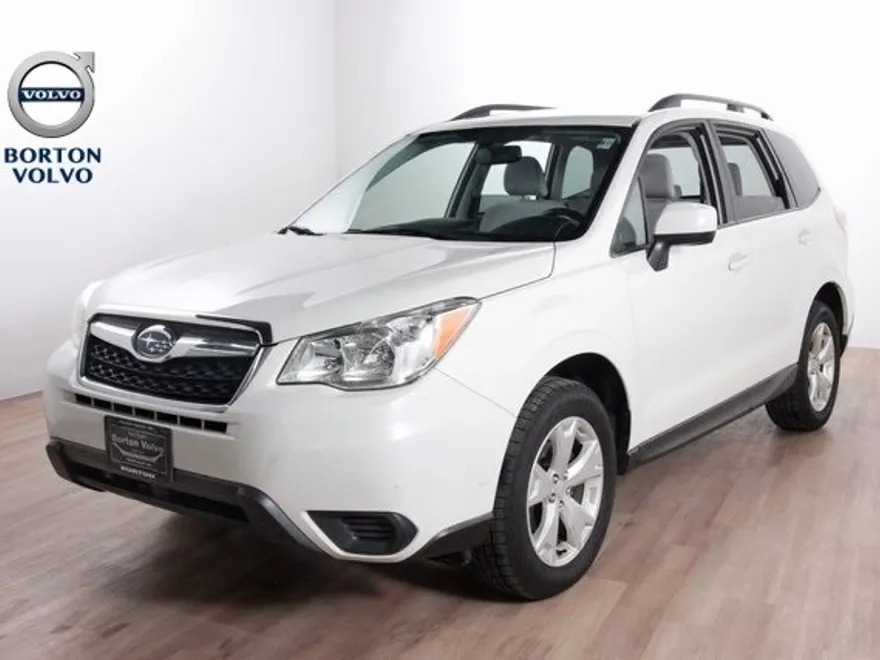 2016 Subaru Forester 2.5i Premium photo 1