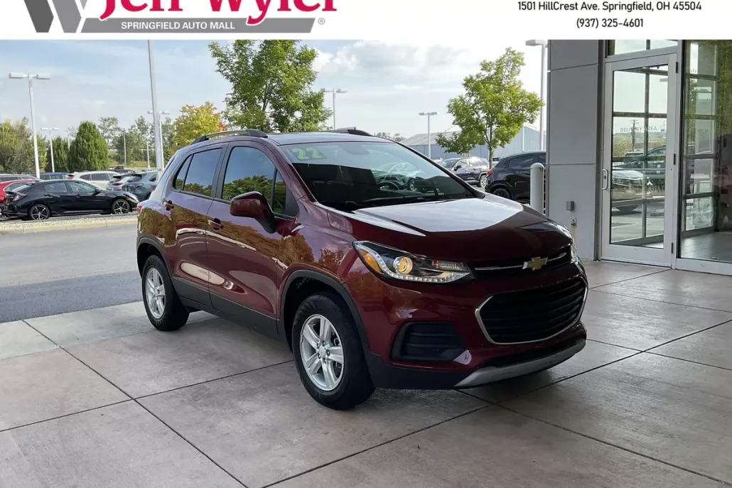 2022 Chevrolet Trax LT photo 1